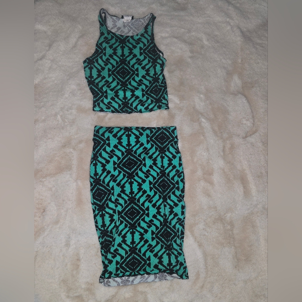 Geometric Patterned Crop Top and Skirt Set